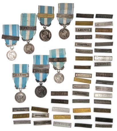 Lot de douze Médailles coloniales et quatre-vingt-dix...