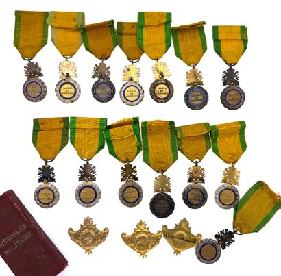 Médaille militaire, lot de vingt-sept : 

-...