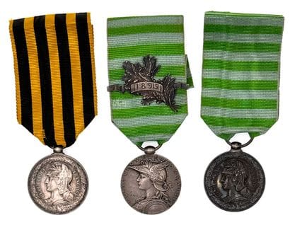 Madagascar, Dahomey, lot de trois médailles...