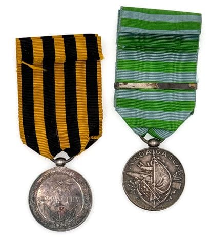 Madagascar, Dahomey, lot de deux médailles...