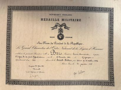 Médaille militaire lot de cinq diplômes :...