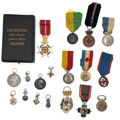 Sauvetage - Lot de dix-huit médailles : 

-...