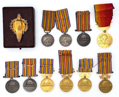 Sapeurs-pompiers - Lot de onze : 

- Dix...