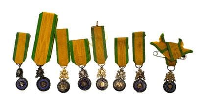 Médaille militaire lot de huit réductions...