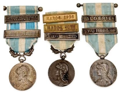 Lot de trois Médailles coloniales en argent...