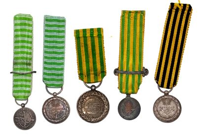 Campagnes coloniales, lot de cinq miniatures...