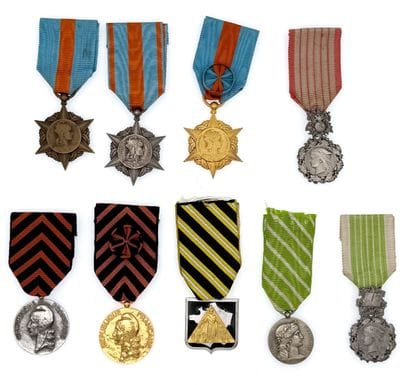 Lot de neuf médailles civiles : 

- Une médaille...