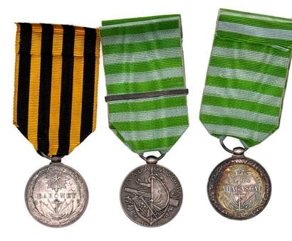Madagascar, Dahomey, lot de trois médailles...