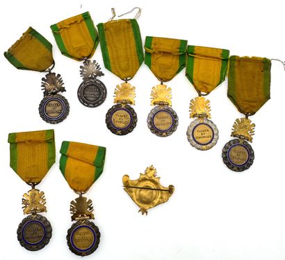 Médaille militaire, lot de vingt-sept : 

-...