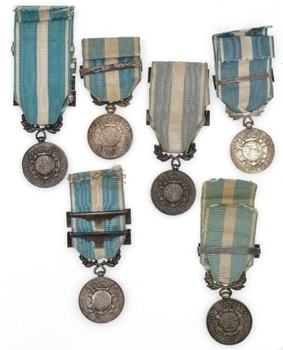 Lot de six Médailles coloniales en argent...