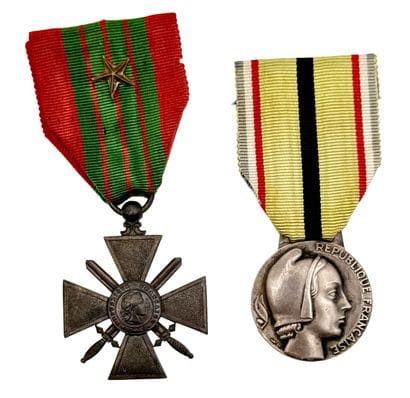 Second World War - Set of two: a Croix de...