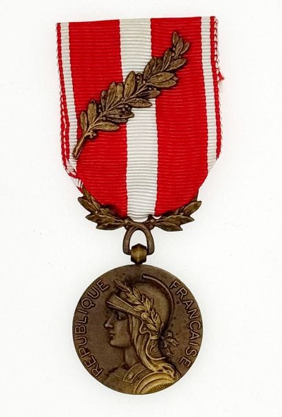 Après-guerre - Médaille de la Valeur Militaire,...