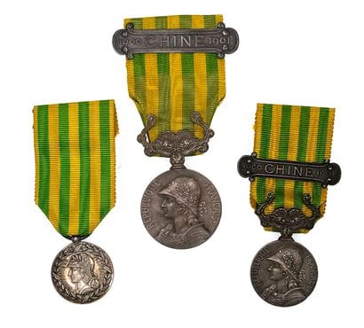 Tonkin, Chine, lot de trois médailles : 

-...