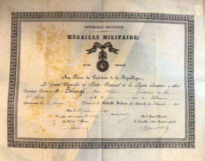 Médaille militaire lot de cinq diplômes :...