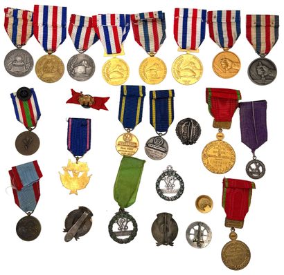 RAILWAY

Lot of thirty-four medals or badges:...