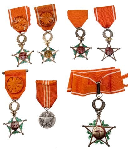 Maroc - Lot de sept : six bijoux de l'ordre...