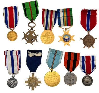 World War II - Lot of ten medals in ordinance...