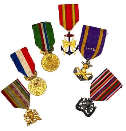 Anciens militaires, lot de six médailles...