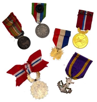 Anciens militaires, lot de six médailles...