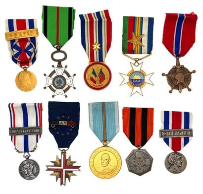 World War II - Lot of ten medals in ordinance...