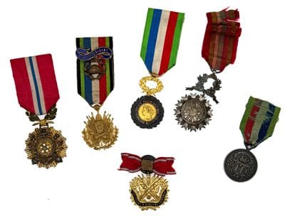 Anciens militaires, lot de six médailles...
