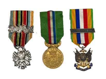 Anciens militaires, lot de trois médailles...