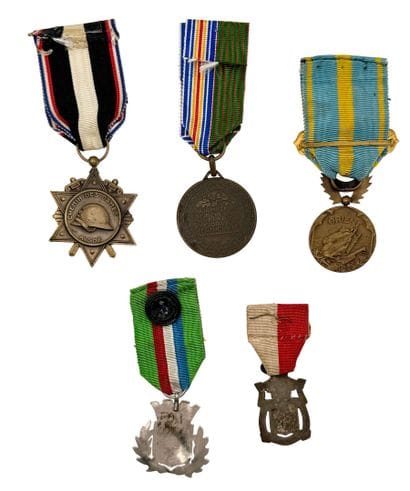 Première Guerre mondiale - Lot de cinq médailles...