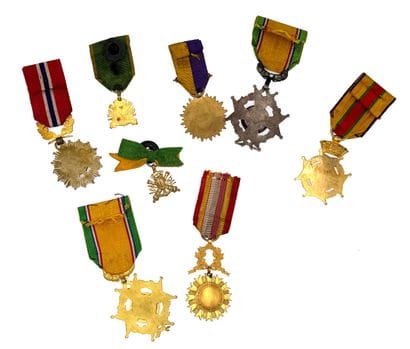 Anciens militaires, lot de huit médailles...