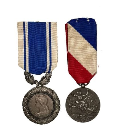 Lot de deux médailles civiles : 

- Une médaille...