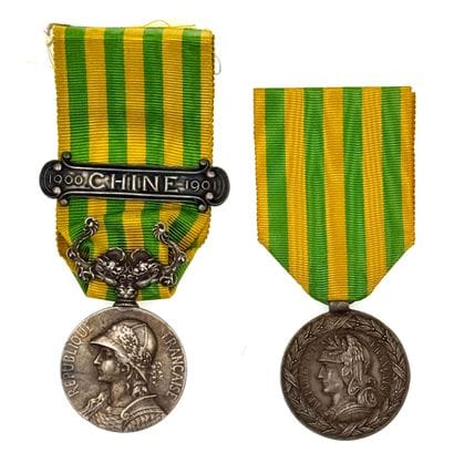 Tonkin, Chine, lot de deux médailles : 

-...