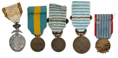 Entre-deux-guerres - Lot of five medals:...