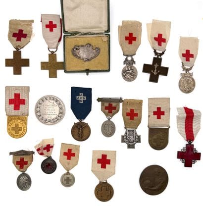 Croix-Rouge - Lot de dix-huit médailles en...