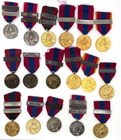 Après-guerre - Médaille de la Défense nationale,...