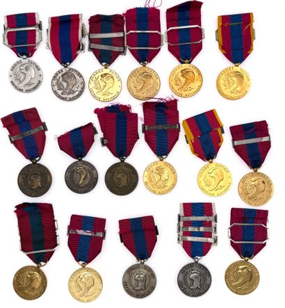 Après-guerre - Médaille de la Défense nationale,...