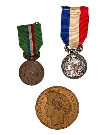 MONDE MILITAIRE

Bataillons scolaires, lot...