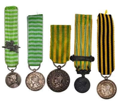 Campagnes coloniales, lot de cinq miniatures...