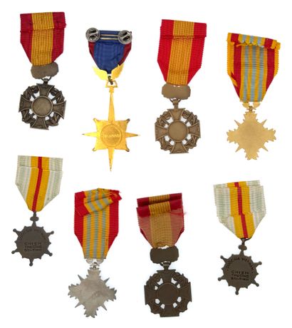 État puis République du Vietnam - Lot de...