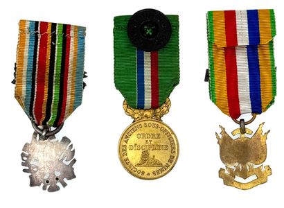Anciens militaires, lot de trois médailles...