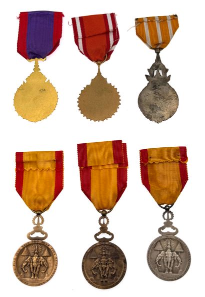 Laos - Lot de six décorations en taille ordonnance,...