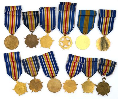 First World War - Lot of twelve insignia...