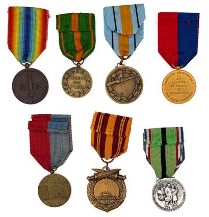 Seconde Guerre mondiale - Lot de sept médailles...