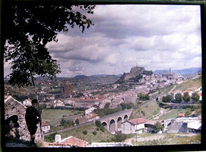 Vue du Puy en Velay pris du Mont Rozon.
Autochrome...