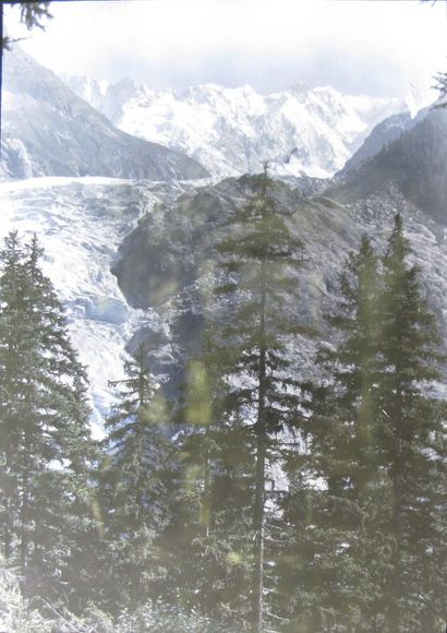 Vue de haute montagne (Alpes).
Mer de glace...