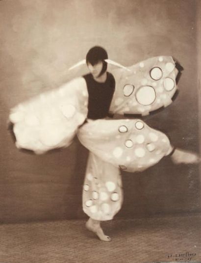 P. DELBO
Danseuse en mouvement
Tirage argentique...