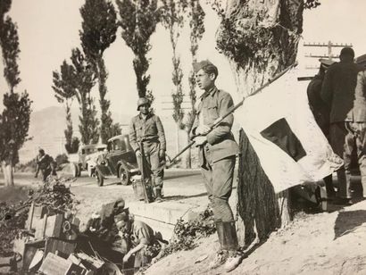 Guerre d'Espagne
Cent-cinquante photographies...