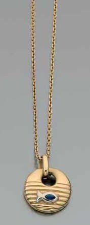 PENDENTIF de forme ronde en ors de deux tons...