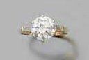 BAGUE en or jaune, sertie d'un diamant demi-taille...