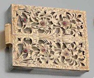 POUDRIER rectangulaire en argent et or, le...