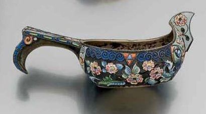 PETIT KOVCH en vermeil décoré d'émaux polychrome...