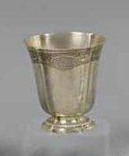 TIMBALE ovale à côtes pincées en ancien vermeil...